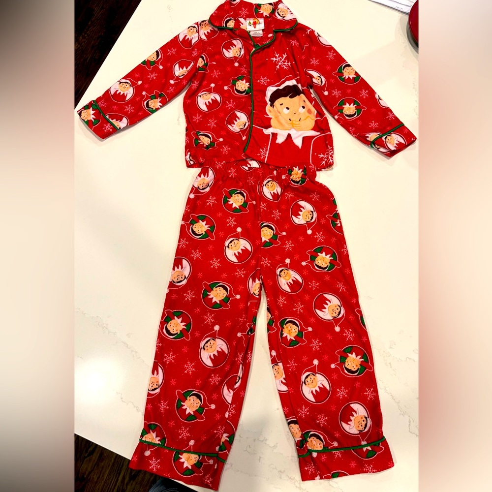 Kids Christmas pjs Sz 4